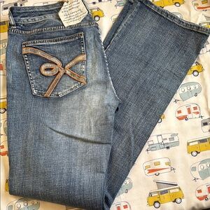 Stylish Blue Jeans with Unique Pocket Design